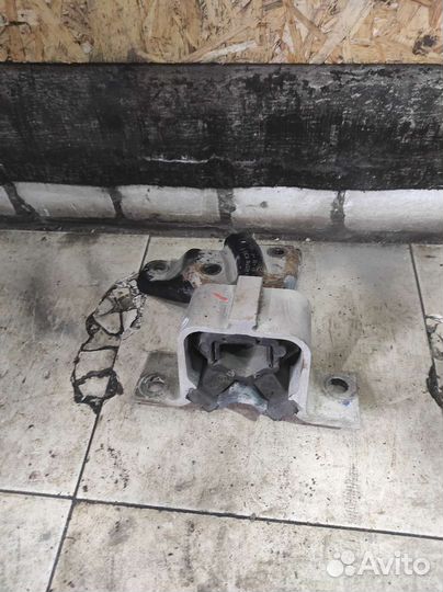 Подушка двигателя Renault Sandero 1