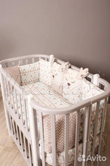 Детская кроватка с маятником