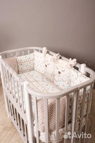 Детская кроватка с маятником