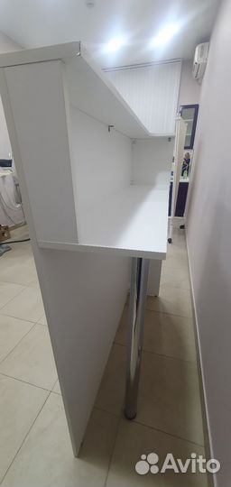 Стойка ресепшн