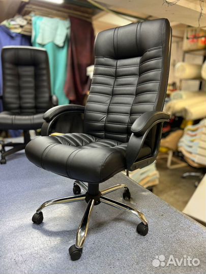 Офисное компьютерное кресло