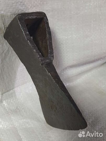 Старинный топор