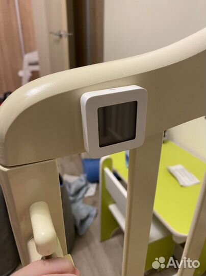 Детская кроватка с маятником