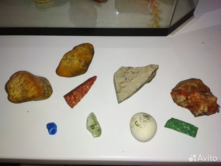 Аквариум 65 л + компрессор + грунт и декорации