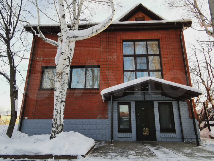 Коттедж 350 м² на участке 5 сот.