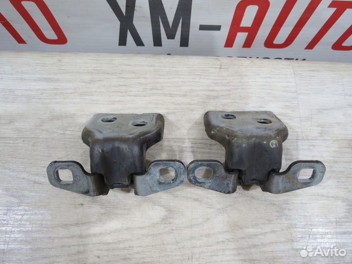 Петля двери передняя правая LADA Vesta