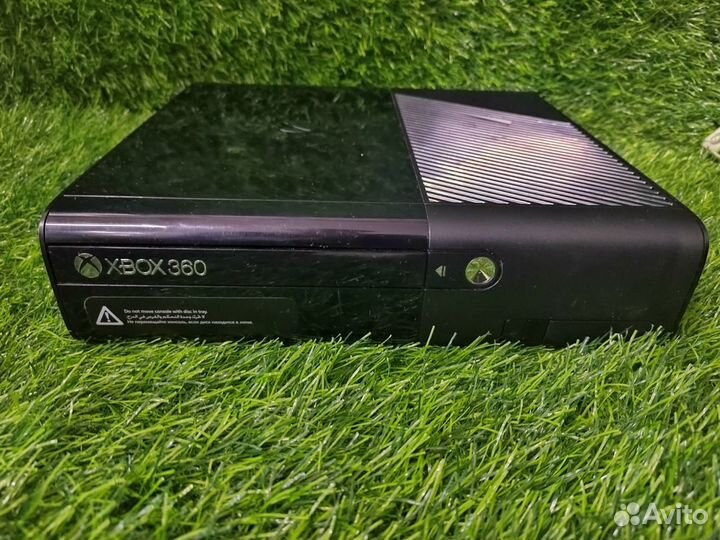 Игровая приставка Xbox 360 e