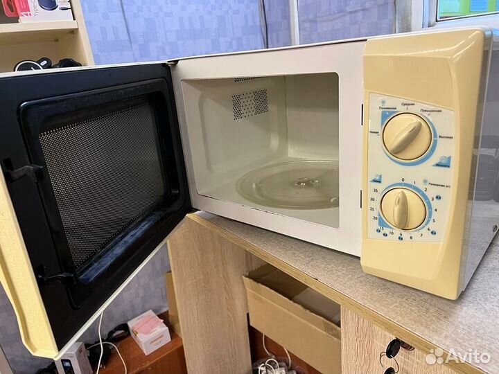 Свч микроволновая печь Candy cmnw 7017M бу