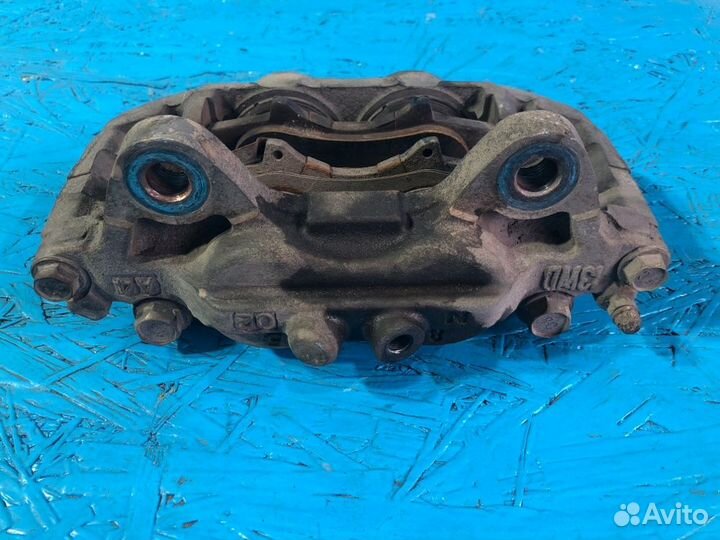 Суппорт передний правый Toyota Hilux Pick Up