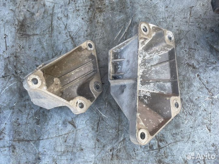 Лапы двигателя BMW N63 F01 F02 задний привод