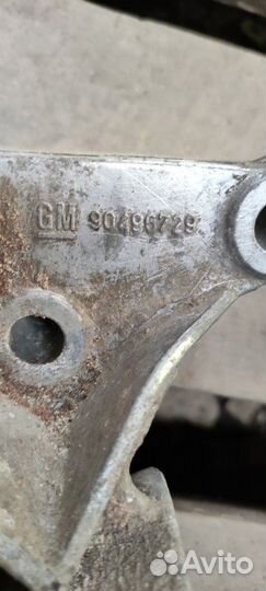 Кронштейн двигателя Opel Vectra B 1.6 2000