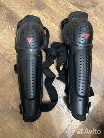 Мотонаколенники Dainese L