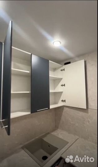 Красивый гарнитур, кухня без брака