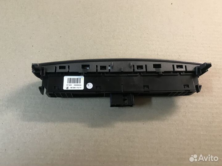 Блок кнопок/ Аварийная сигнализация Peugeot 308