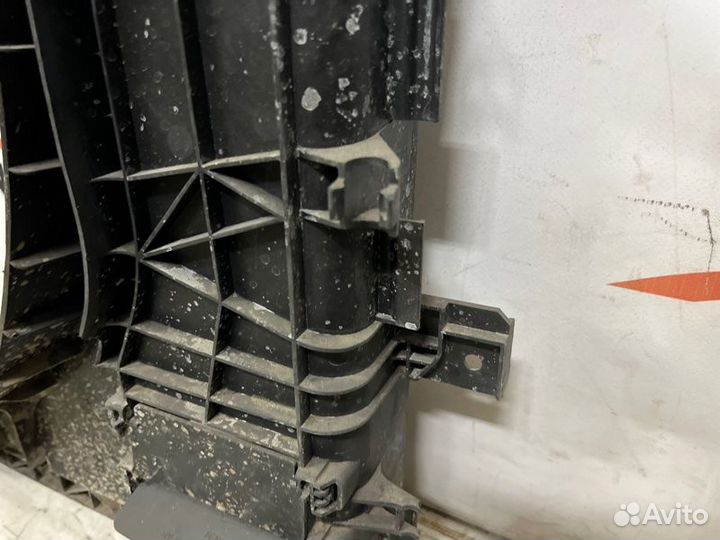 Диффузор радиатора Infiniti Qx80/Qx56 Z62