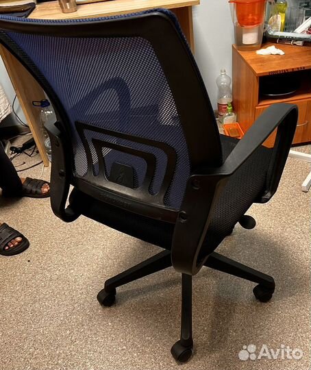 Компьютерное кресло бу стул офисный черный и синий