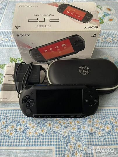 Sony PSP в коробке + карта 16Гб + море игр + чехол