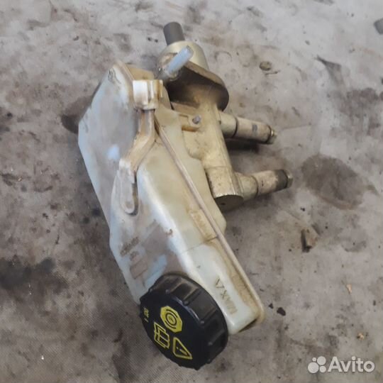 Главный тормозной цилиндр (гтц) Форд Фокус 2