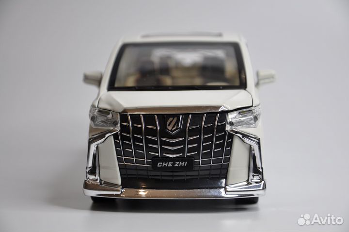 Модель автомобиля Toyota Alphard металл