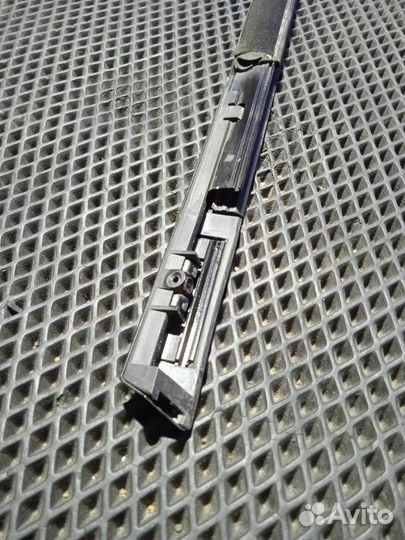 Молдинг двери задний левый Land Rover Range Rover