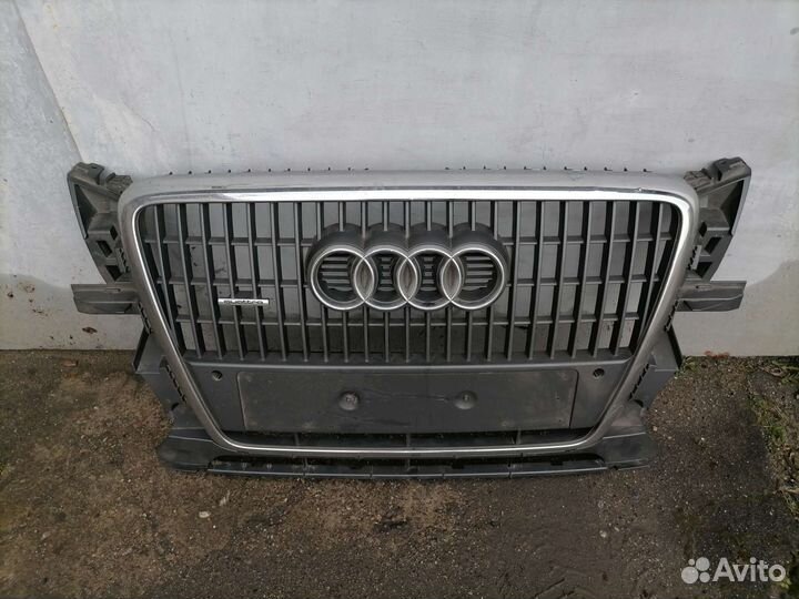 Решетка радиатора audi q5 2010 г. в
