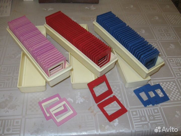 Контейнеры с рамками для слайдов, диафильмы