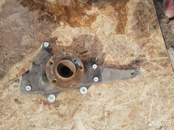 Кулак поворотный передний левый бмв ф10 BMW f10