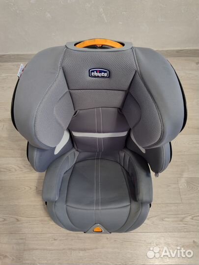 Автомобильное кресло Chicco isofix