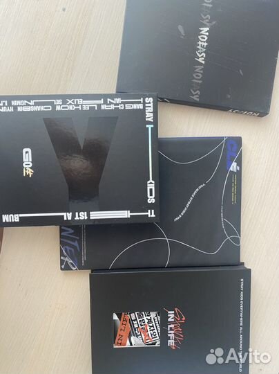 Альбомы карты Stray Kids