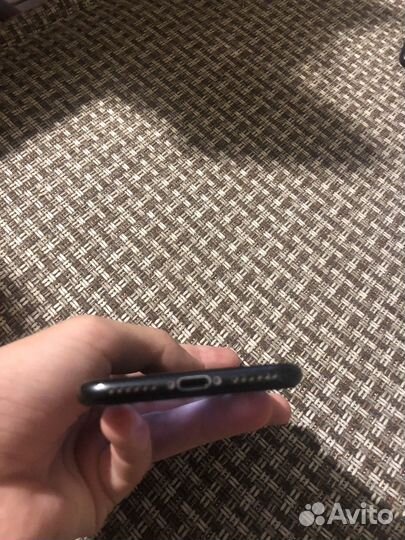 Телефон iPhone 7