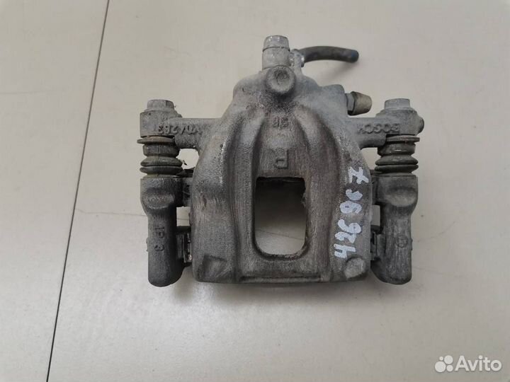 Суппорт передний правый Honda CR-V 2012-2017