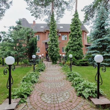 Коттедж 750 м² на участке 22 сот.