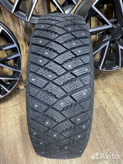 Goodyear Ultragrip Ice Arctic 245/45 R17 99T