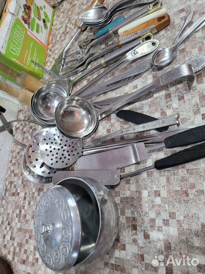 Кастрюли,бедоны половники, ложки