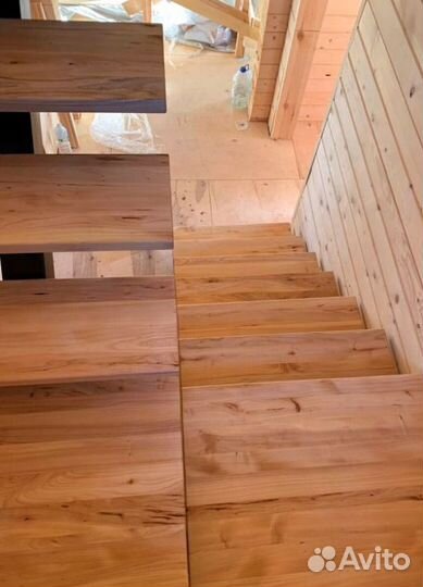 Лестница на металлокаркасе открытого типа