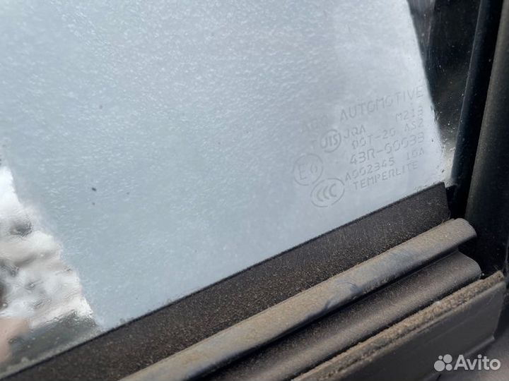 Стекло двери переднее правое Mitsubishi Outlander