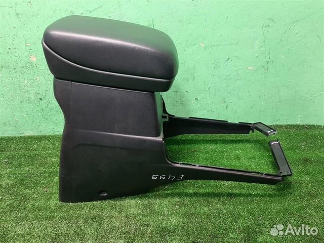 Консоль центральная с подлокотником Suzuki Grand