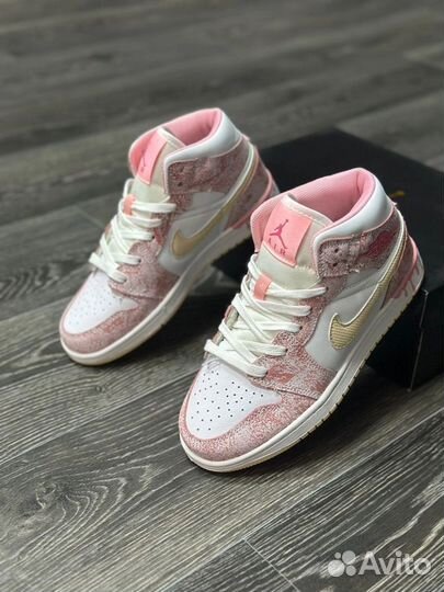 Кроссовки женские nike air jordan 1