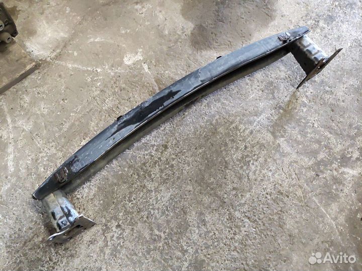 Усилитель переднего бампера skoda fabia 2