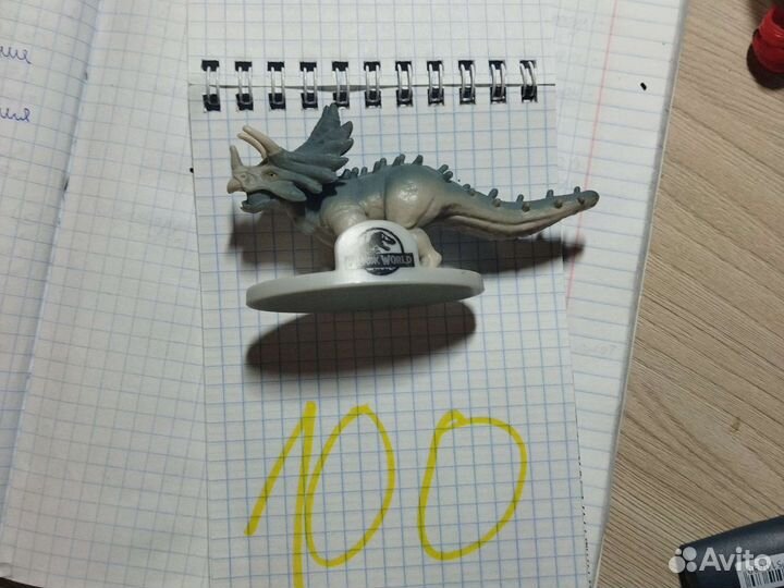 Игрушки и охлождающия подставка для ноутбука