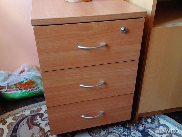 Тумба с выдвижными ящиками