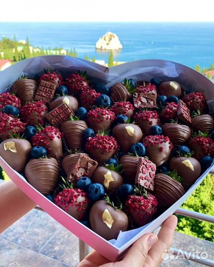 Клубника в шоколаде подарок коробка сердце