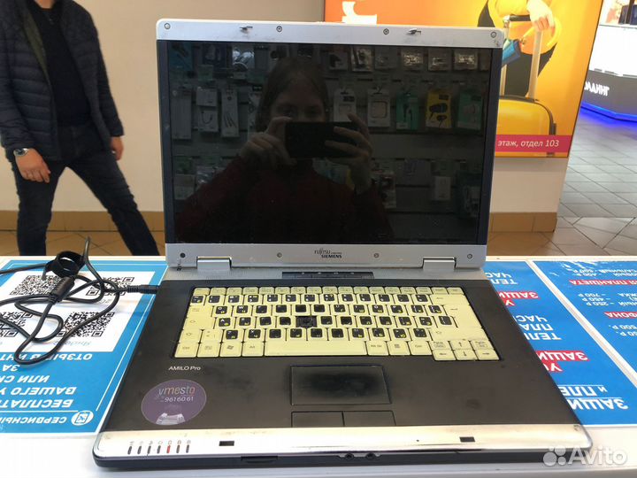 С) Ноутбук Fujitsu-Siemens Amilo Pro V3505 (C)