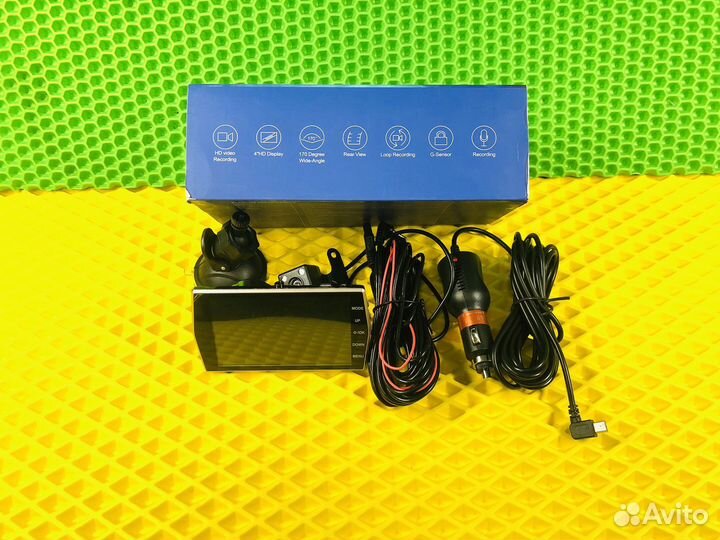 Видеорегистратор с камерой заднего вида