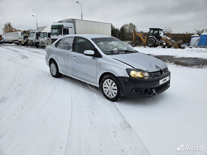 Volkswagen Polo 1.6 МТ, 2012, битый, 180 000 км