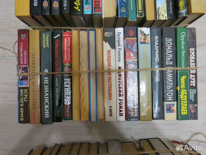 Книги детективы и триллеры