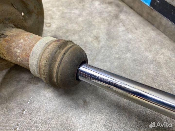 Амортизатор передний левый Opel Astra H (3D) 1.6