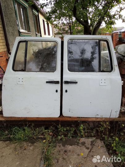 Двери на газ