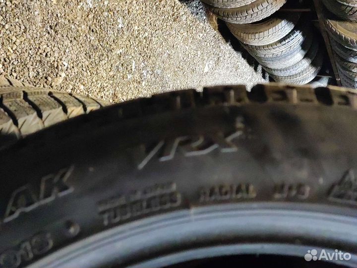 Bridgestone Blizzak VRX 215/50 R17