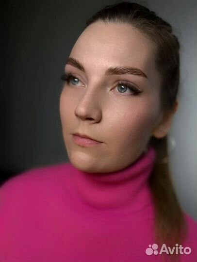 Модель на брови